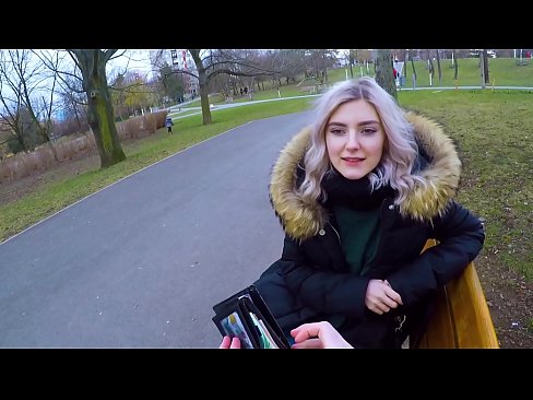 ❤️ برای پول، تقدیر از یک غریبه را قورت می دهد - کار بامزه در پارک اثر Eva Elfie ️ لعنتی در ما ❤